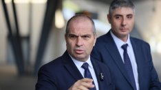 Министър спипа жп работници да крадат плодове