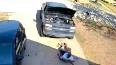 Смяна на масло пред блока, а? Кола аха да смаже шофьора ВИДЕО