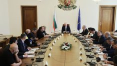 Премиерът: Незабавно трябва да спрем "войната" по пътищата