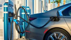 Правят нови 1530 зарядни станции за електромобили със заем у нас