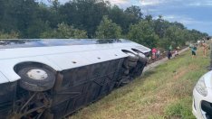 Сръбски автобус с деца се обърна на АМ "Тракия"