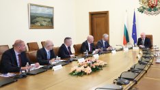 Освободени са петима заместник-министри