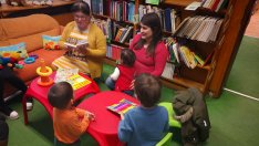 Бебе на 2 месеца е най-малкият читател на библиотеката във Варна