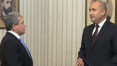 Румен Радев връчи третия мандат на "Има такъв народ"