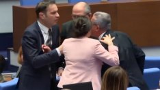 Нов скандал в парламента: Йордан Цонев наплю депутат от "Възраждане"