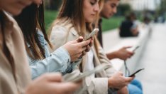 Близо половината от пълнолетните българи ползват приложения с изкуствен интелект