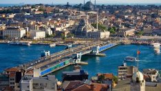 Платформа на луксозно заведение на Босфора се срути в морето