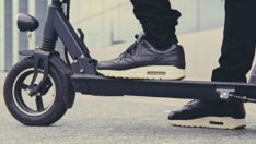 Мъж с ел. тротинетка блъсна велосипедист на велоалея във Варна