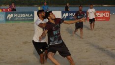 29 гола в първия ден на международния турнир по плажен футбол във Варна