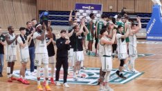 Празник в Двореца! Черно море Тича взе мач №3 с Балкан пред многобройна публика (СНИМКИ)