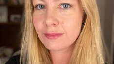 Съпругата на премиера Петков иска българско гражданство