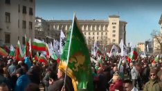 Напрежението ескалира: Ранени и арести на протеста на „Възраждане” (ВИДЕО)