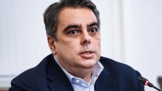 Асен Василев разкритикува Бюджет 2026 с меме с гълъб