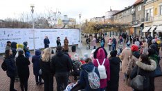 Изложба с размисли, съвети и рисунки на деца показва как си представят Варна