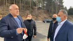 Борисов не почива! Премиерът инспектира депо за отпадъци в Доспат на Коледа (ВИДЕО)