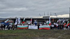 Представители на ПП "Възраждане" блокираха пристанище Варна - Запад 