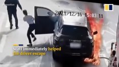 Порше лумна на бензиностанция. Спасиха жена от горящата кола ВИДЕО