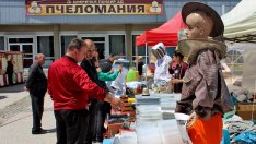 На пчеларско изложение в Добрич БАБХ установи търговия с нелегални продукти