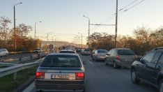 Катастрофа затвори "Аспаруховия мост" посока Бургас