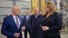 Йотова посети завод край Баку, изграден с изцяло българска инвестиция
