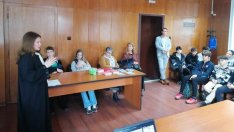 Съдии и експерти към учениците: Дилърите на дрога опитват всячески да стигнат до вас