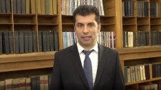 По инициатива на премиера Петков: Стартира програма за обучение на студенти в чужбина