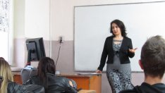 Съдия изнесе открит урок пред ученици от Варненска търговска гимназия