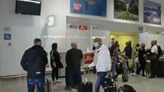 125 туристи от Израел кацнаха във Варна (ВИДЕО)