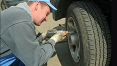 Сега му е времето: Трите неща, които да поискате при смяната на гумите!