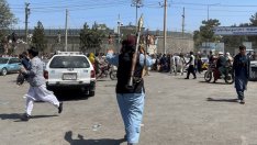 Афганистан днес: Едни бягат в галоп от смъртта, други на лунапарк (ВИДЕО)