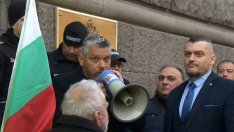 Протестиращи пред Народното събрание поискаха касиране на изборите