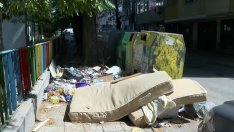 Едрогабаритни битови отпадъци на много места във Варна