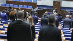 Парламентът тръгва и без Слави. Ще се кълне после, или пък може онлайн