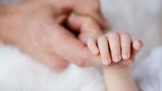 Жена с трансплантирана матка роди момченце