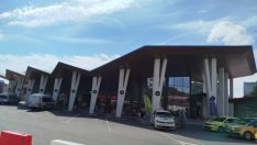 Деца стояха на студа два часа пред Автогара-Варна посред нощ