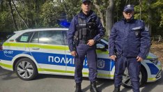 Полицаи от Варна станаха герои: С риск за живота си се хвърлили в горящ дом за възрастни