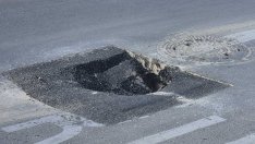 Опасност за шофьорите след калпав ВиК-ремонт във Варна (СНИМКИ)