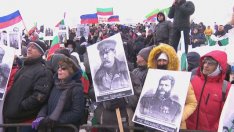 Русофили и активисти на "Възраждане" освиркаха премиера Петков на Шипка