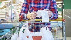 Магазини с топли витрини въведоха такса "кутийка"