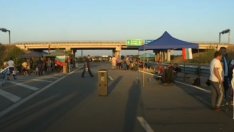 Продължават блокадите на енергетици и миньори