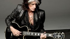 Китаристът на "Аеросмит" Джо Пери припадна по време на концерт