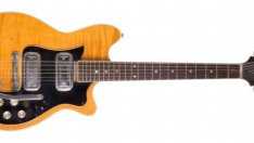 Китара, на която е свирил Джордж Харисън, бе продадена за 347 000 лири