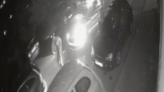 Мъж преби приятелката си, после рева в патрулката (ВИДЕО)