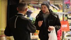 В Добрич: Свещеник събира храна за бедните в магазините