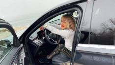 Варненска красавица събра погледите с новата S-класа (СНИМКИ)