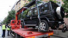 Абсурд: Паяк вдигна кола, вътре с дете