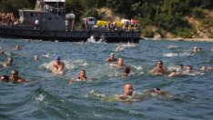 Силен вятър и вълни спряха маратона Галата-Варна