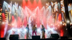 Изграждат сцената за новогодишния концерт на площад „Независимост“