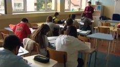 Без телефони в училище и без 15 дни отсъствия по домашни причини, иска синдикат "Образование"