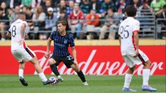 Интер обърна японския Урава Редс в добавеното време